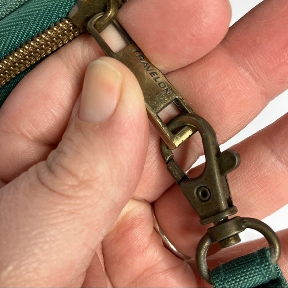 Travelon green clutch wallet - Picture 3 of 6